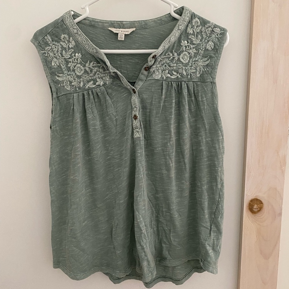 Lucky Brand Embroidered Sleeveless Green Top / Blouse Sz. M
